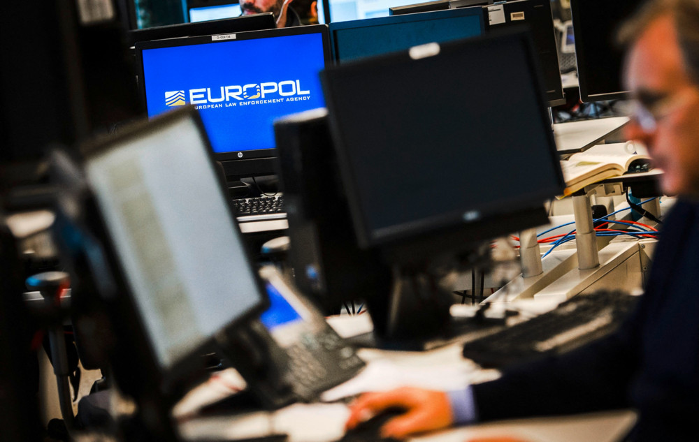 Europol / Behörden zerschlagen großes europaweites Netzwerk von Telefonbetrügern