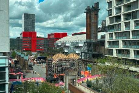 LOA in Esch im Aufbau / Das „Season Opening“ der Festivalsaison startet am 3. Mai