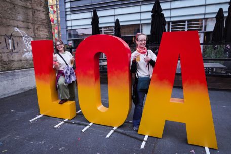 Caroline und Edwige (v. l.) besuchen zum ersten Mal gemeinsam ein Festival