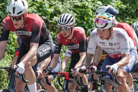 Tageblatt Flèche du Sud / Im Schatten der großen Teams: Ein Tag mit dem luxemburgischen Amateurteam Snooze-VSD