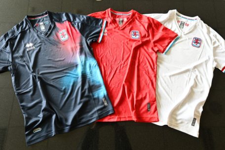 Das dunkelblaue Trikot kam bei den Fans sehr gut an