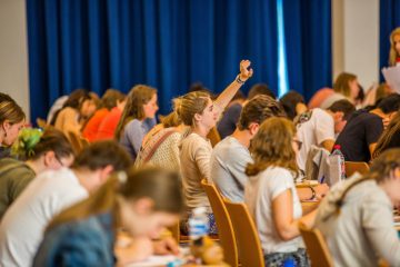 Abschlussexamen / Streit um Fristverlängerung beigelegt: Bildungsministerium hört auf Schülerschaft