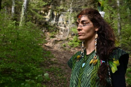 Die Europäerin Samira Wayu Amazigh lebt mit ihrem Kind Bari bei den Huni Kuin und gehört zur Gemeinschaft