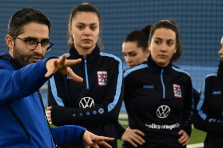 Frauen-Nationalmannschaft / FLF-Trainer Dan Santos: „Perspektiven, Profi zu werden, sind andere“