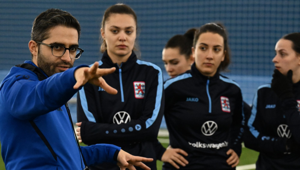 Frauen-Nationalmannschaft / FLF-Trainer Dan Santos: „Perspektiven, Profi zu werden, sind andere“