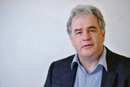 Der Autor war von 1986 bis 2019 Journalist beim Tageblatt. Mit den Schwerpunkten Außenpolitik und Schienenverkehr.
