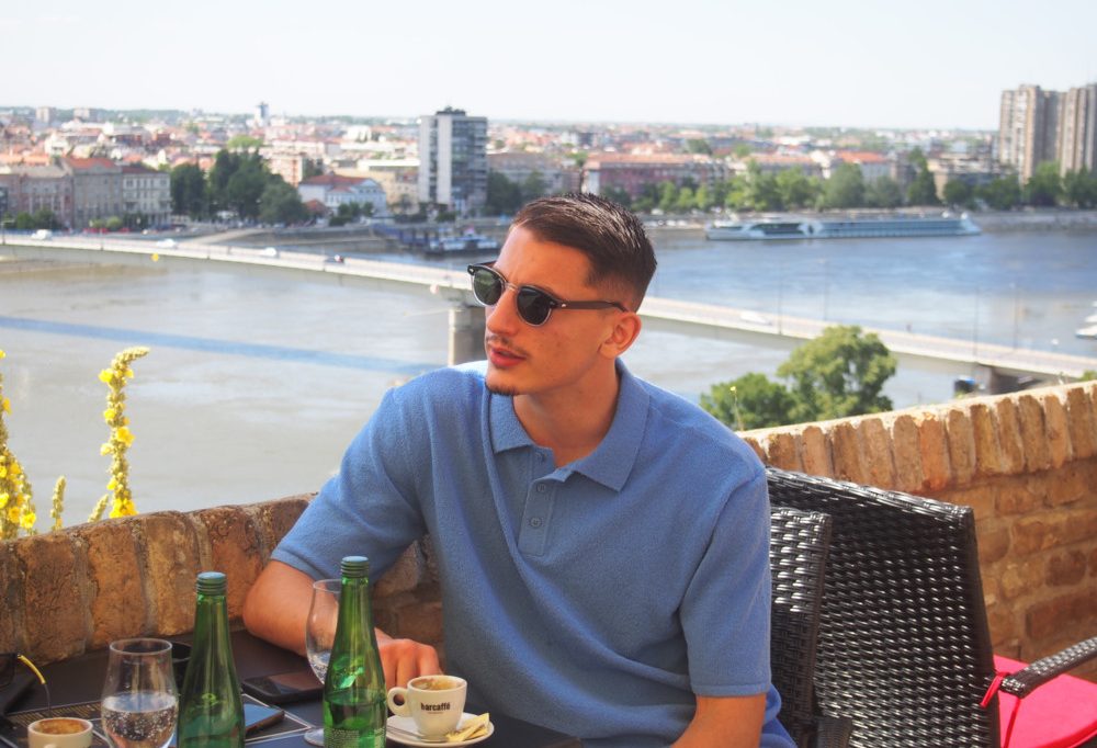 Nationalmannschaft / Serbien als Sprungbrett zu einer Top-Liga: Zu Besuch bei FLF-Nationalspieler Seid Korac