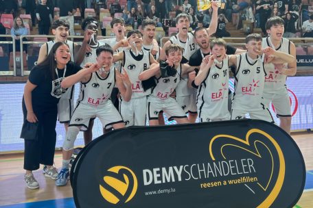 Basketball / T71-Vereinsikone Tom Schumacher gewinnt den Pokal mit den Scolaires