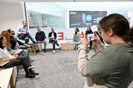 Kendra Cook hielt u.a. die Redaktionskonferenz des Tageblatt im Bild fest