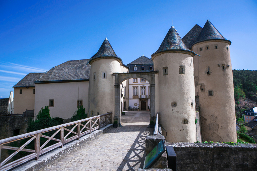 Künstler gesucht / Kulturministerium ruft zu Bewerbungen für Ateliers im Schloss Burglinster auf