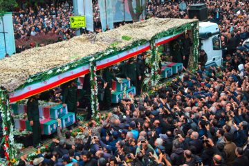 Iran / Hunderttausende bei Trauerzügen für verunglückten Präsidenten