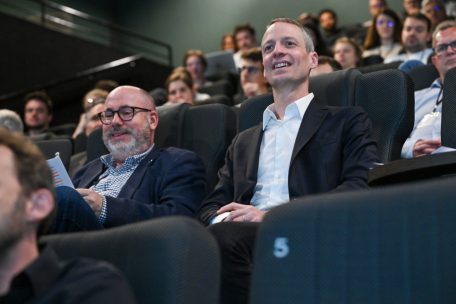 Folgen der Konferenz: Jean-Paul Lickes, Direktor der „Administration de la gestion de l’eau“ (AGE), und Umweltminister Serge Wilmes (r.)