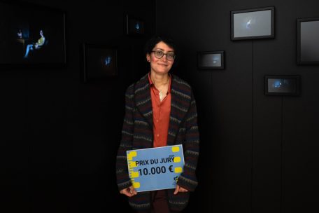 Avec sa série „Discrete“, Nazanin Hafez thématise l’utilisation excessive de la technologie et ses effets anthropologiques