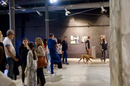 Auch ein Vierbeiner besuchte die Abschlussveranstaltung zur JugendKonschtWoch