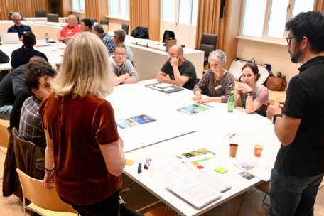 Einer der Workshops im Rahmen des Bürgerforums der Klimawochen der Stadt Esch wurde von Förster Pol Zimmermann (r.) animiert