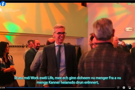 Luxemburg / „Ist so üblich“: Premier Luc Frieden verteidigt Imagefilm von Innenminister Léon Gloden