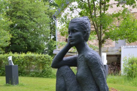 Die Werke von Martine Bossuyt (B) bescherten der Künstlerin bereits große internationale Erfolge sowie Auszeichnungen. 2015 war sie Finalist bei der „International Artist Grand Prize Competition“ der „Art Revolution Taipei“ (Taiwan).