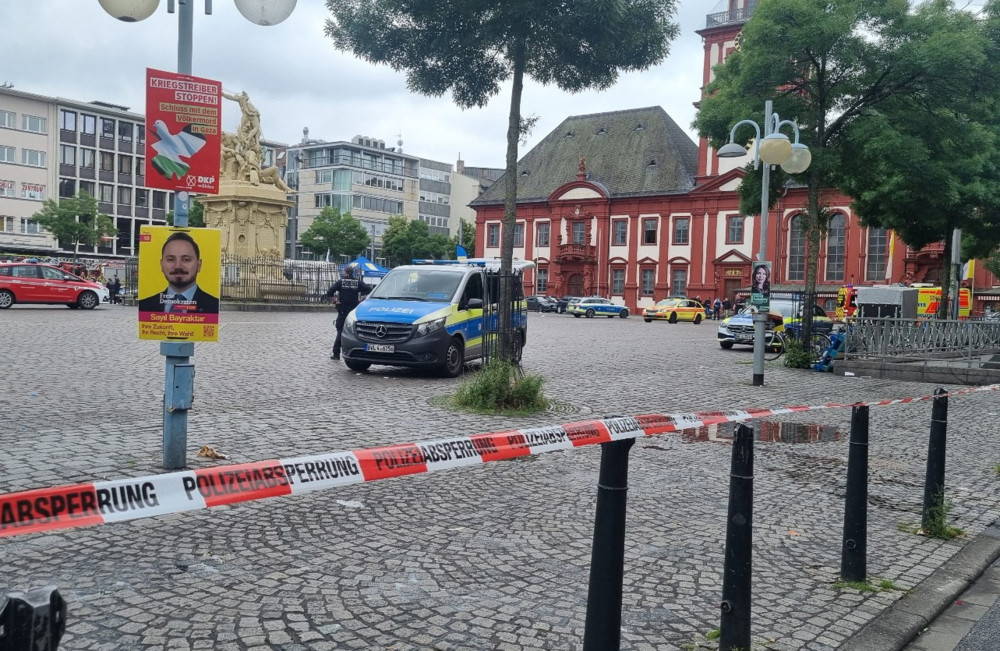 Deutschland / Mehrere Verletzte bei Messerattacke in Mannheim – Polizei schießt Verdächtigen an