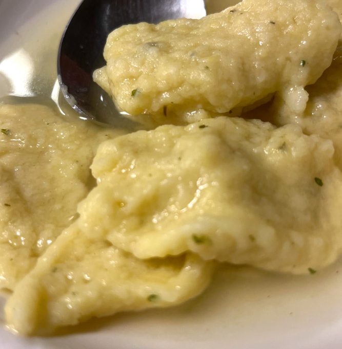 Forum / Kann Gastronomie rassistisch sein? Oder: Wie man aus „Lëtzebuerger Iessekascht“ eine Waffe macht