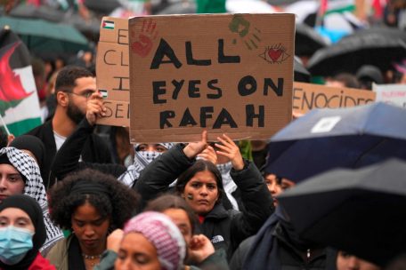 Schülerartikel / Marc Botenga: „International law is invoked when it’s convenient and forgotten when it’s not convenient“