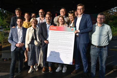 Der Bürgermeister aus Nancy, Mathieu Klein (2.v.r.), organisiert Unterstützung von Bürgermeistern aus der Großregion für Nicolas Schmit