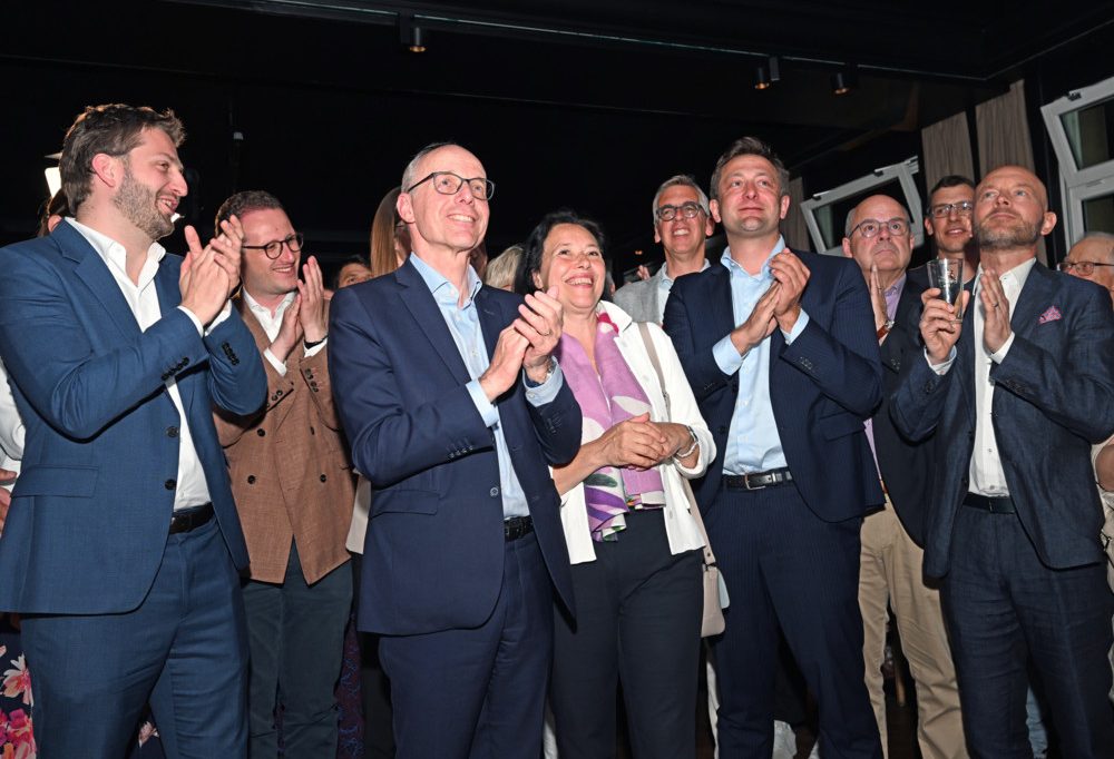 Christsoziale Wahlparty / Die CSV ist wieder stärkste Partei – und verteidigt ihre beiden Sitze