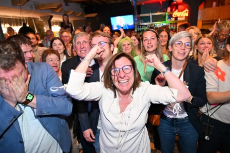 déi gréng im Siegestaumel / „Mir hunn en“: Tilly Metz behält ihr Mandat im Europaparlament