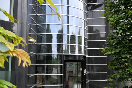 Bis zur Fertigstellung des traditionellen Unternehmenssitzes neben dem Bahnhof hat die Gesellschaft ihr Zuhause am Boulevard d’Avranches