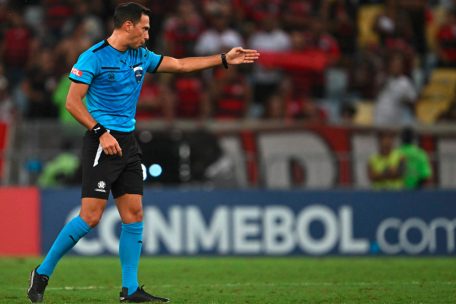 Fußball-Europameisterschaft / Modus, Schiedsrichter, Neuerungen