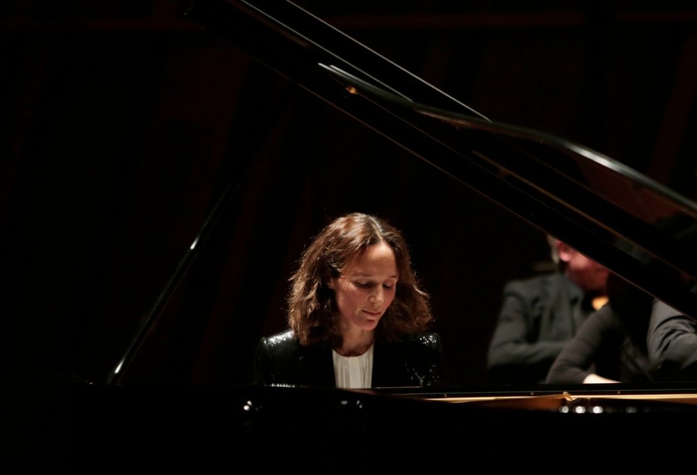 Alain spannt den Bogen / Poetin des Klaviers: Hélène Grimaud begeistert die Philharmonie