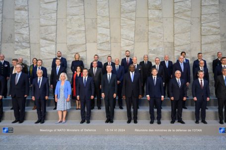 Brüssel / NATO-Treffen: Verteidigungsministerin Backes sichert Ukraine weitere Unterstützung zu