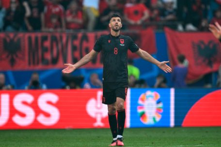EM / Das lebende Kuriosum: Klaus Gjasula lässt Albanien weiter hoffen