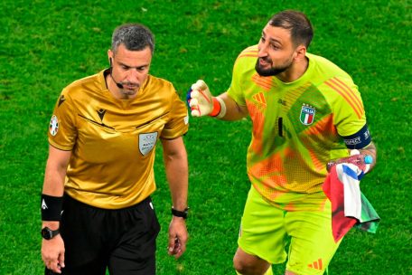 Fußball-Europameisterschaft / „Koloss in der Wüste“: Einzelkämpfer Donnarumma ist wütend