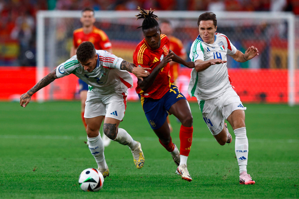 Fußball-Europameisterschaft / Händedruck vom König, Trophäe „für Mama“: Williams begeistert mit Spanien