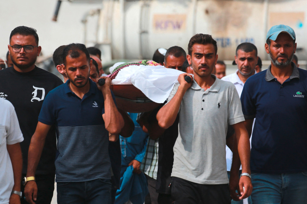 Gazastreifen / Beschuss in der Nähe von Vertriebenencamps: Rotes Kreut meldet über 20 Tote