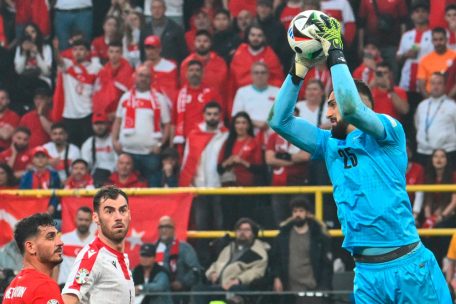 Fußball-Europameisterschaft / Georgiens Kraken-Keeper: Mamardaschwili schreibt EM-Geschichte