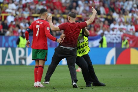 Fußball-EM / Sechs Flitzer bei Portugal-Spiel – UEFA verstärkt Vorkehrungen