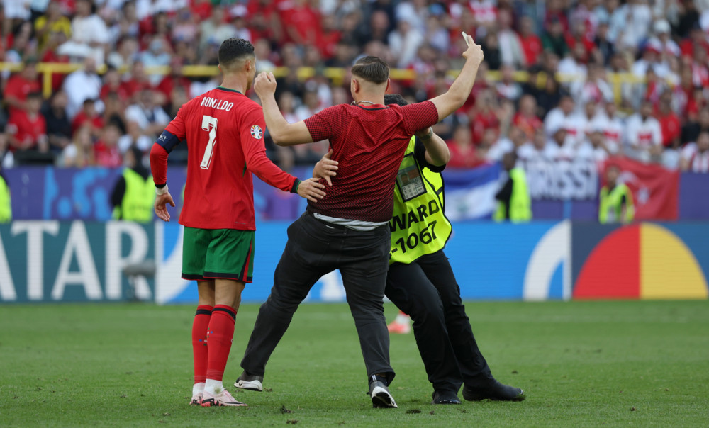 Fußball-EM / Sechs Flitzer bei Portugal-Spiel – UEFA verstärkt Vorkehrungen