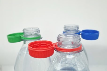 Umweltschutz  / Der „Bleibt-dran-Deckel“ spaltet die Gemüter