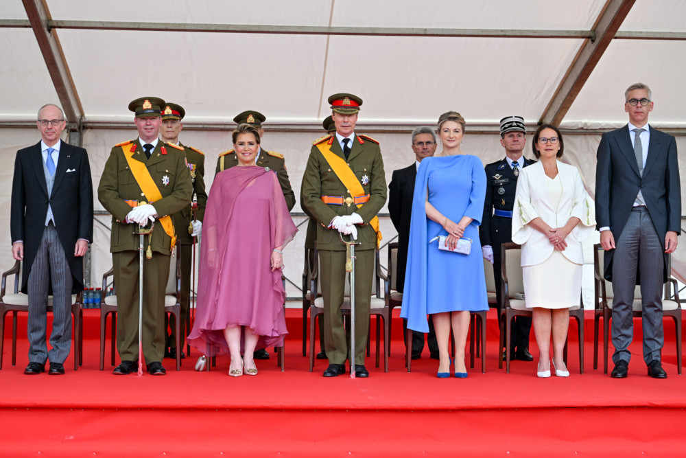 Editorial / Über das Für und Wider einer Monarchie