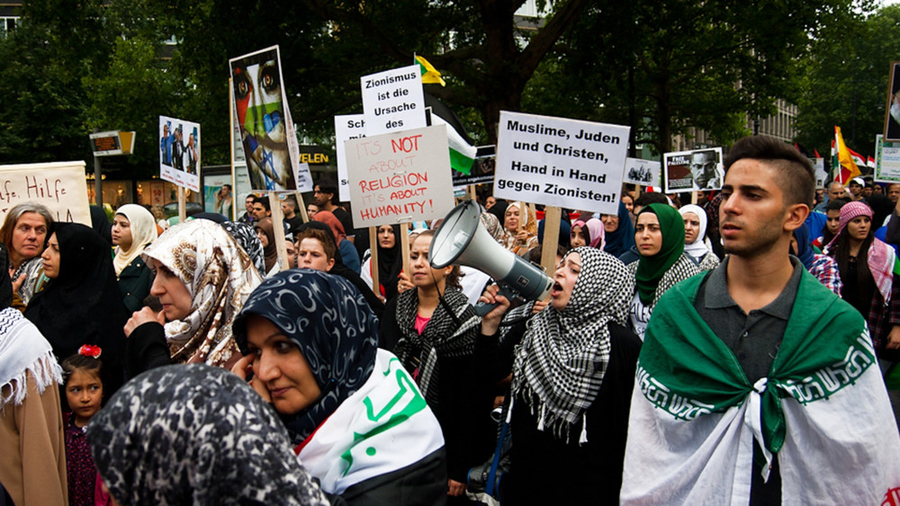Europa / Radikalisierte Feindschaft: Antisemitismus als auch Islamophobie nehmen zu