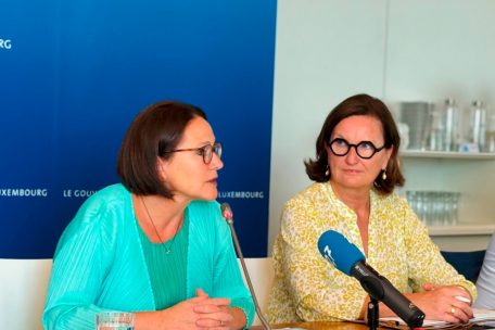 Yuriko Backes, Ministerin für Gleichstellung und Diversität, bei der Pressekonferenz zum Jahresbericht des „Comité de coopération entre les professionnels dans le domaine de la lutte contre la violence“