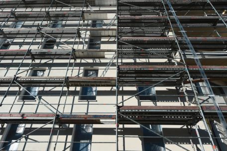 Immobilienmarkt / Wohnungspreise fallen weiter – deuten jedoch Stabilisierung an