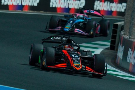 Enzo in seinem Van-Amersfoort-Racing-Formel-2