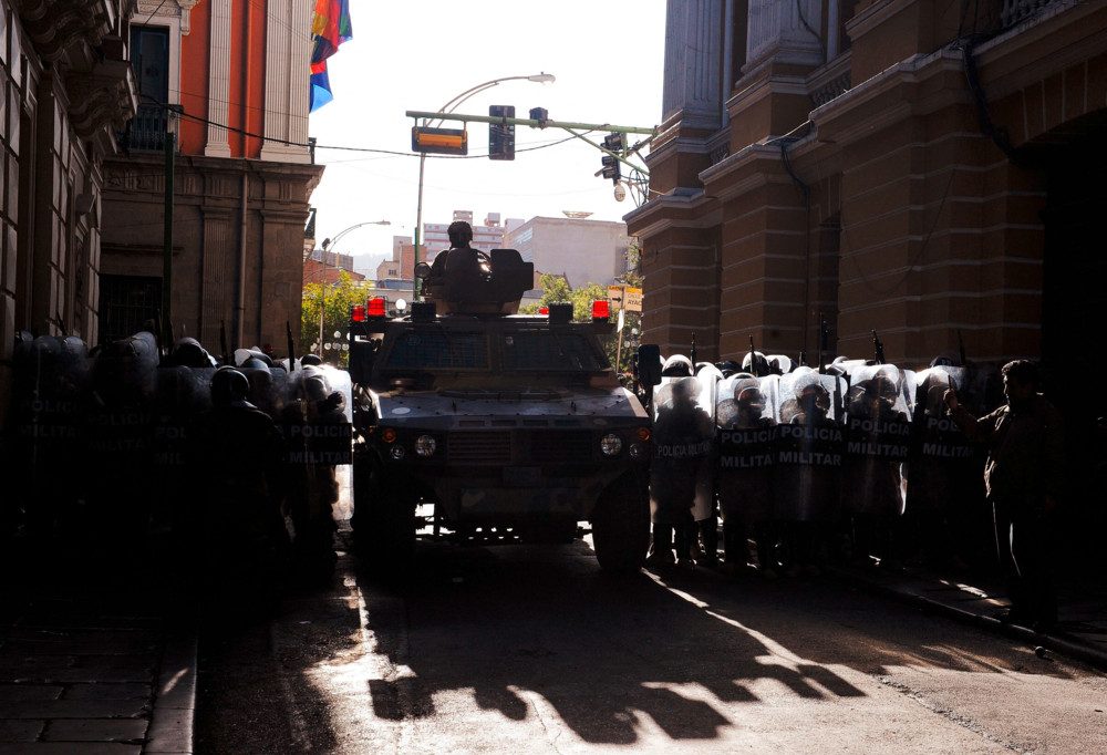 Bolivien / General nach Putschversuch festgenommen – Militär zieht sich zurück