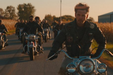 Kino / Mit dem Bike ins Kloster: „The Bikeriders“ und „The New Boy“