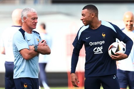 Achtelfinale / Mbappé beim Bowling: Frankreich zwischen Offensivschwäche und Politik