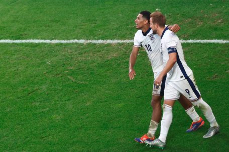 Europameisterschaft / Glück und Genie: England „elendig schlecht“