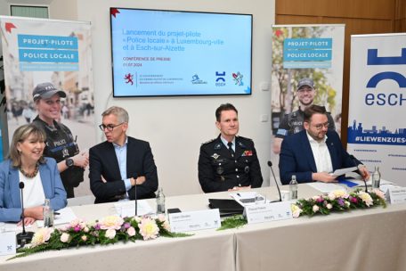 V.l.n.r.: Hauptstadtbürgermeisterin Lydie Polfer, Minister Léon Gloden, Polizeidirektor Pascal Peters und Eschs Bürgermeister Christian Weis