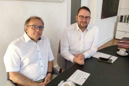 Der für die Kanalisation zuständige Schöffe André Zwally und Bürgermeister Christian Weis